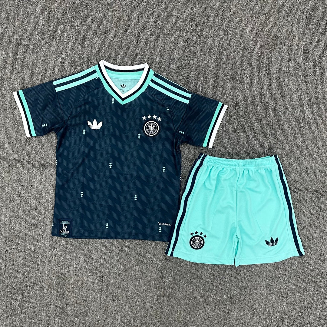 25/26 Ensemble Enfant Allemagne Extérieur